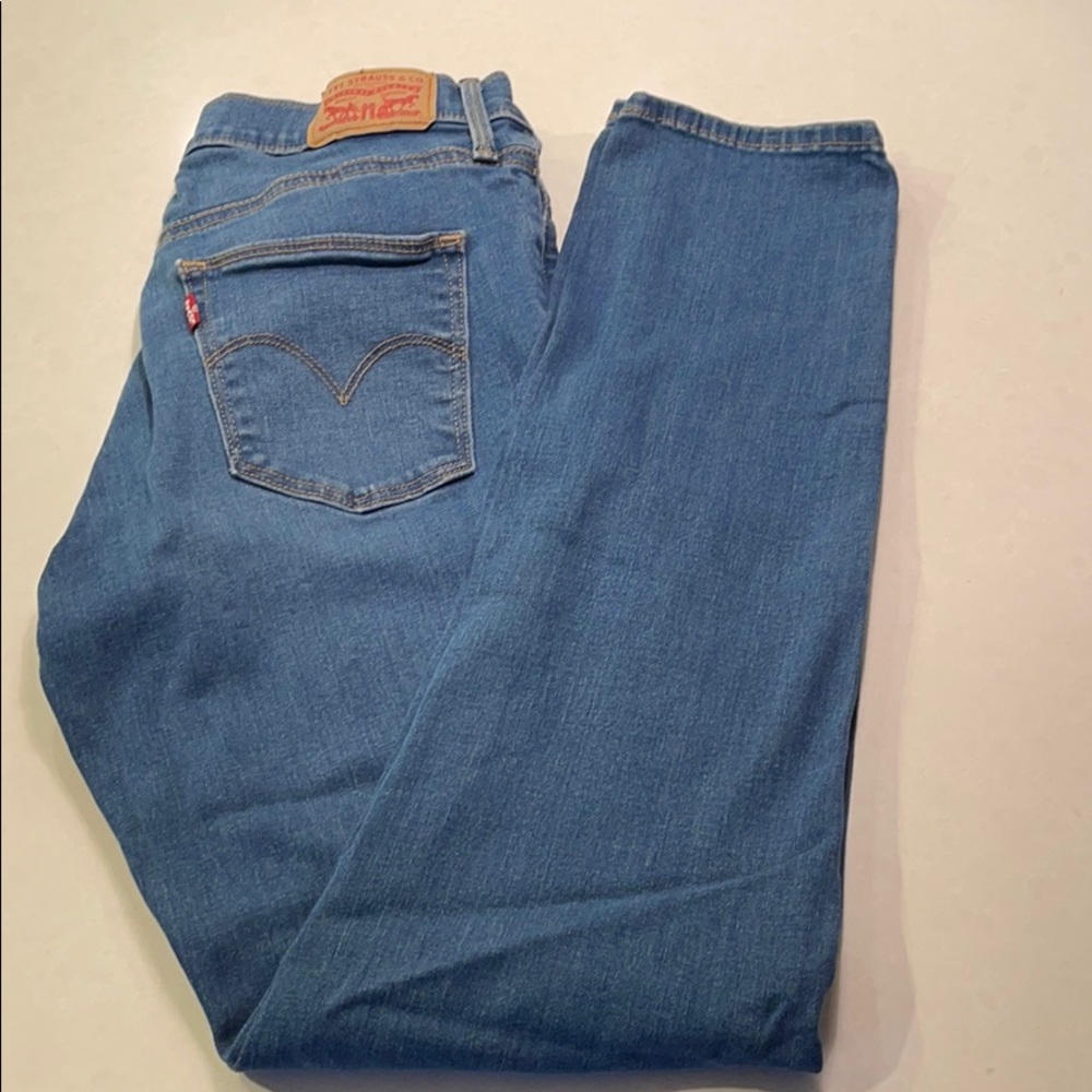 Levi’s slimming skinny